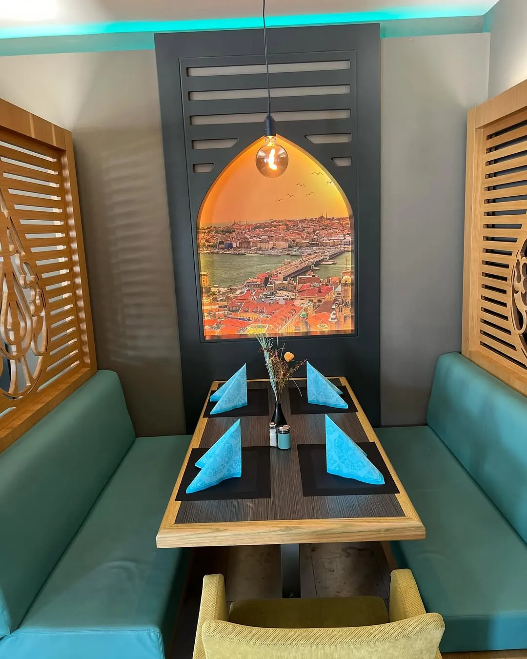 Divan Booth mit Istanbul Panorama